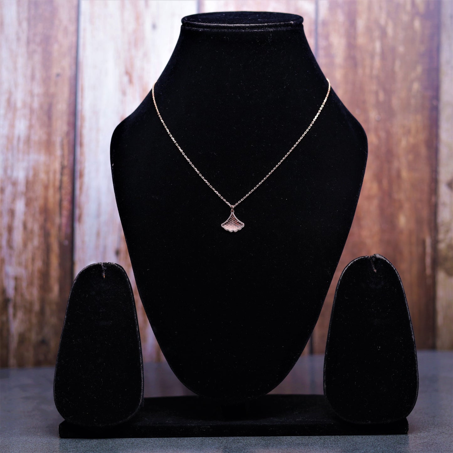 Stylish Seashell Pendant